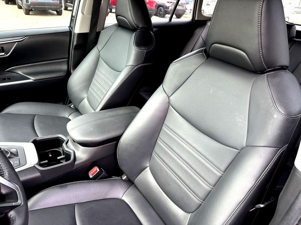 2022 Toyota RAV4 Hybrid XLE